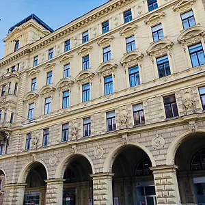  Apartament Kh Universitaet